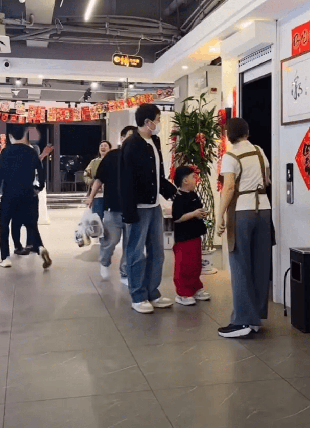 春晚鞋背后的故事与目光OG网站沈腾海南之行：(图3)