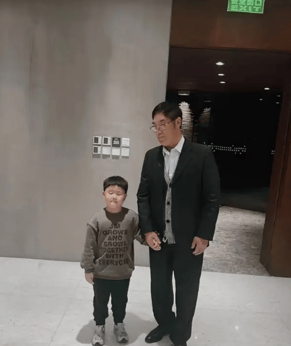 春晚鞋背后的故事与目光OG网站沈腾海南之行：(图2)