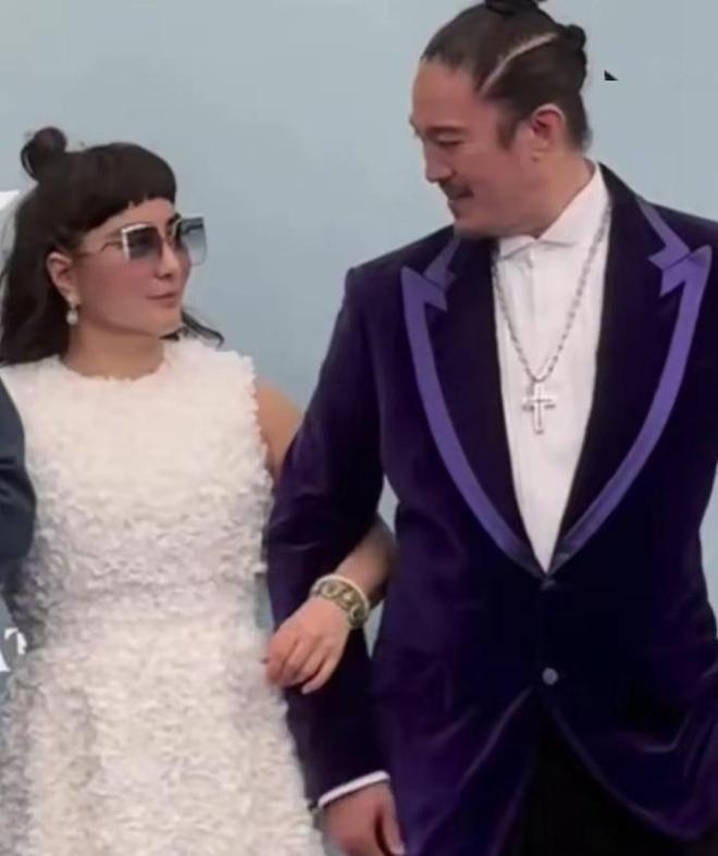 刘嘉玲脸垮了舒淇又嫩了胡杏儿赢麻OG网站澳门水舞间镜头好真实：(图9)